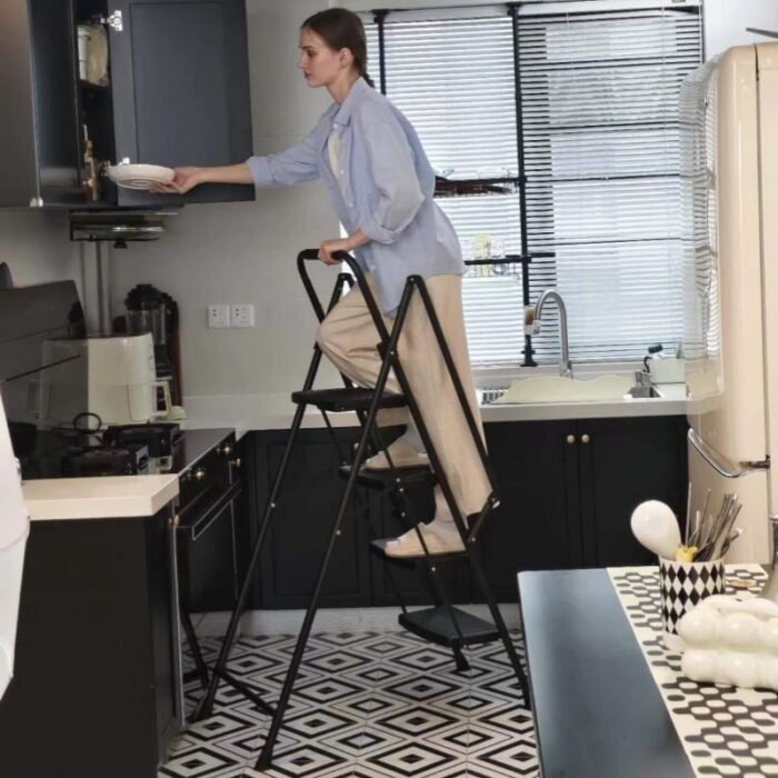 Four step lightweight folding ladder with wide anti slip pedal and safety handle - Image 4