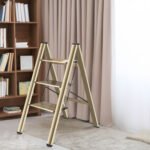 3-level aluminum portable folding ladder with wide anti slip pedal (capacity 300 pounds))